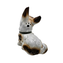 Load image into Gallery viewer, Lampe-brûle-parfum en porcelaine en forme de Yorkshire Terrier, yeux en verre, années 1950 Le Charme des Violettes - Brocante en ligne