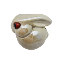 Charger l'image dans la galerie, Moutardier en céramique Lapin beige stylisé dans l'esprit Art déco, années 1950-1960 Le Charme des Violettes - Brocante en ligne