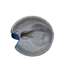 Load image into Gallery viewer, Moutardier Lapin bleu Art déco en faïence de France / Belgique, vers 1925-1935 – Influence Benjamin Rabier Le Charme des Violettes - Brocante en ligne