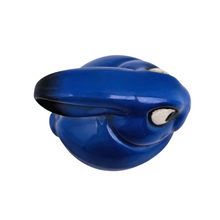 Load image into Gallery viewer, Moutardier Lapin bleu Art déco en faïence de France / Belgique, vers 1925-1935 – Influence Benjamin Rabier Le Charme des Violettes - Brocante en ligne