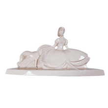 Charger l'image dans la galerie, Lejan, Elégante au lévrier, céramique craquelée Art déco rose poudré, vers 1930