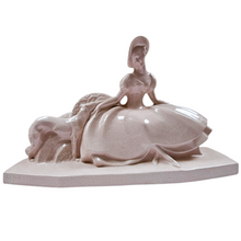 Charger l'image dans la galerie, Lejan, Elégante au lévrier, céramique craquelée Art déco rose poudré, vers 1930