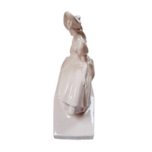 Charger l'image dans la galerie, Lejan, Elégante au lévrier, céramique craquelée Art déco rose poudré, vers 1930
