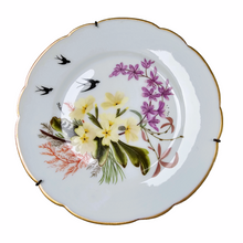 Charger l'image dans la galerie, CFH Haviland Limoges fin XIXème. Paire d'assiettes à suspendre à motifs de fleurs, hirondelles et papillons