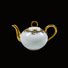 Charger l'image dans la galerie, Madesclaire Emile, Limoges, 1920-1934. Théière Art déco en porcelaine blanche or et fleurs