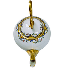Charger l'image dans la galerie, Madesclaire Emile, Limoges, 1920-1934. Théière Art déco en porcelaine blanche or et fleurs