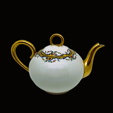 Charger l'image dans la galerie, Madesclaire Emile, Limoges, 1920-1934. Théière Art déco en porcelaine blanche or et fleurs