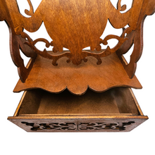 Charger l'image dans la galerie, Petit lutrin en bois découpé avec tiroir, fin XIXᵉ / début XXᵉ Le Charme des Violettes - Brocante en ligne