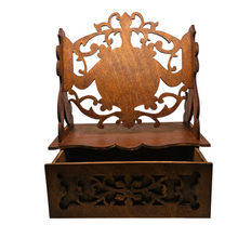 Charger l'image dans la galerie, Petit lutrin en bois découpé avec tiroir, fin XIXᵉ / début XXᵉ Le Charme des Violettes - Brocante en ligne