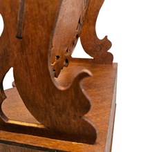 Charger l'image dans la galerie, Petit lutrin en bois découpé avec tiroir, fin XIXᵉ / début XXᵉ Le Charme des Violettes - Brocante en ligne