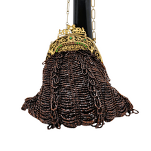 Load image into Gallery viewer, Minaudière perlée marron dans le goût de la Belle Époque, vers 1910-1930 Le Charme des Violettes - Brocante en ligne