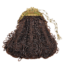 Load image into Gallery viewer, Minaudière perlée marron dans le goût de la Belle Époque, vers 1910-1930 Le Charme des Violettes - Brocante en ligne