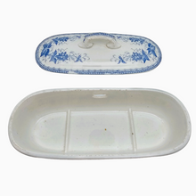 Load image into Gallery viewer, Maastricht, Ceramic Society. Earthenware comb box, circa 1900