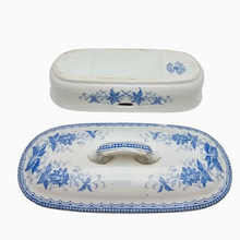 Load image into Gallery viewer, Maastricht, Ceramic Society. Earthenware comb box, circa 1900