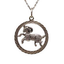 Afbeelding in Gallery-weergave laden, Médaillon Bélier en argent 835, signe du zodiaque, et sa chaîne assortie, années 1940-1960 Le Charme des Violettes - Brocante en ligne