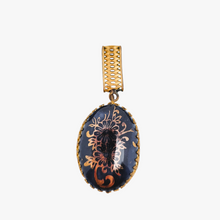 Afbeelding in Gallery-weergave laden, Médaillon en porcelaine de Limoges bleu nuit et or et son tour de cou en velours noir Belle Epoque, années 1900