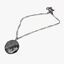 Afbeelding in Gallery-weergave laden, Art Deco fotohoudermedaillon in 800 niello zilver, jaren 20-30