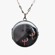 Afbeelding in Gallery-weergave laden, Art Deco fotohoudermedaillon in 800 niello zilver, jaren 20-30