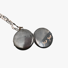 Afbeelding in Gallery-weergave laden, Art Deco fotohoudermedaillon in 800 niello zilver, jaren 20-30