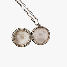 Afbeelding in Gallery-weergave laden, Art Deco fotohoudermedaillon in 800 niello zilver, jaren 20-30