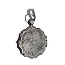 Charger l'image dans la galerie, Médaillon porte-photo Napoléon III en métal argenté ciselé de fleurs et de rinceaux dans l'esprit Louis XV, XIXe