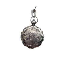 Charger l'image dans la galerie, Médaillon porte-photo Napoléon III en métal argenté ciselé de fleurs et de rinceaux dans l'esprit Louis XV, XIXe