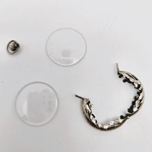 Afbeelding in Gallery-weergave laden, Zilveren Art Nouveau fotohoudermedaillon, jaren 1900