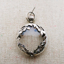 Afbeelding in Gallery-weergave laden, Zilveren Art Nouveau fotohoudermedaillon, jaren 1900