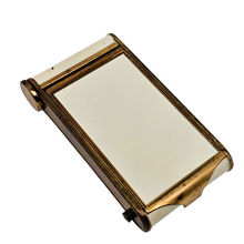 Charger l'image dans la galerie, Minaudière Art déco en laiton doré et nacre, poudrier, manucure & rouge à lèvres, années 1925–1935