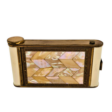 Charger l'image dans la galerie, Minaudière Art déco en laiton doré et nacre, poudrier, manucure & rouge à lèvres, années 1925–1935