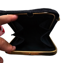 Afbeelding in Gallery-weergave laden, Petit sac de soirée vintage en velours noir, années 1950-1960