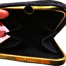 Afbeelding in Gallery-weergave laden, Petit sac de soirée vintage en velours noir, années 1950-1960