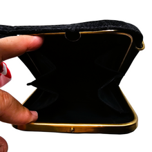 Afbeelding in Gallery-weergave laden, Petit sac de soirée vintage en velours noir, années 1950-1960