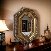 Charger l'image dans la galerie, Miroir vintage en bois doré
