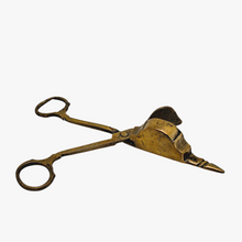 Charger l'image dans la galerie, Mouchette à bougie en laiton, fin XVIIIᵉ - début XIXᵉ siècle Le Charme des Violettes - Brocante en ligne