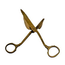 Charger l'image dans la galerie, Mouchette à bougie en laiton, fin XVIIIᵉ - début XIXᵉ siècle Le Charme des Violettes - Brocante en ligne