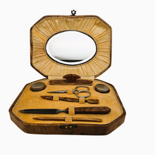 Afbeelding in Gallery-weergave laden, Nécessaire à manucure Art déco en galalithe, années 1930-1940