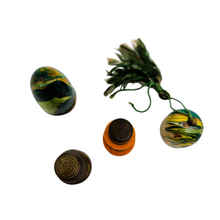 Charger l'image dans la galerie, Nécessaire à couture de sac en laiton décoré, années 1930–1940