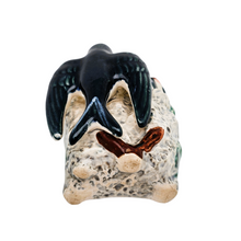 Charger l'image dans la galerie, Suspension murale en céramique Nid d’hirondelles, années 1950-1970 Le Charme des Violettes - Brocante en ligne