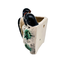 Charger l'image dans la galerie, Suspension murale en céramique Nid d’hirondelles, années 1950-1970 Le Charme des Violettes - Brocante en ligne