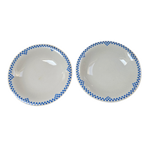 Charger l'image dans la galerie, Nimy. Paire de compotiers en faïence avec un liseré en damier bleu et blanc, début XXè