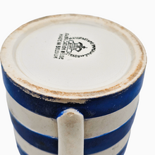 Charger l'image dans la galerie, Nimy, Pot à lait en faïence rayé bleu et blanc, époque 1920-1951