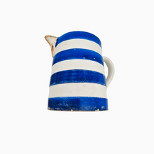 Charger l'image dans la galerie, Nimy, Pot à lait en faïence rayé bleu et blanc, époque 1920-1951