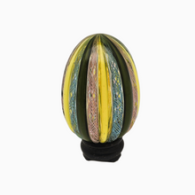 Charger l'image dans la galerie, Œuf décoratif en verre de Murano – filigrane polychrome, années 1960-1980 Le Charme des Violettes - Brocante en ligne