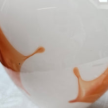 Load image into Gallery viewer, Paire de grands vases vintage signés en verre opalin blanc soufflé à motifs oranges, années 1970