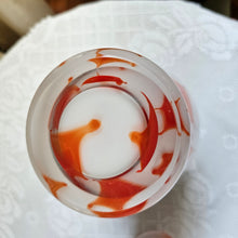 Load image into Gallery viewer, Paire de grands vases vintage signés en verre opalin blanc soufflé à motifs oranges, années 1970
