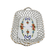 Load image into Gallery viewer, Petit panier ajouré en porcelaine au décor floral et rubans, fin XIXᵉ – début XXᵉ siècle Le Charme des Violettes - Brocante en ligne