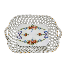 Load image into Gallery viewer, Petit panier ajouré en porcelaine au décor floral et rubans, fin XIXᵉ – début XXᵉ siècle Le Charme des Violettes - Brocante en ligne