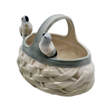 Charger l'image dans la galerie, Petit panier en porcelaine aux deux oiseaux, années 1930-1950 Le Charme des Violettes - Brocante en ligne