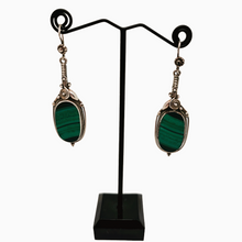 Charger l'image dans la galerie, Boucles d'oreilles Belle Epoque en argent et malachite